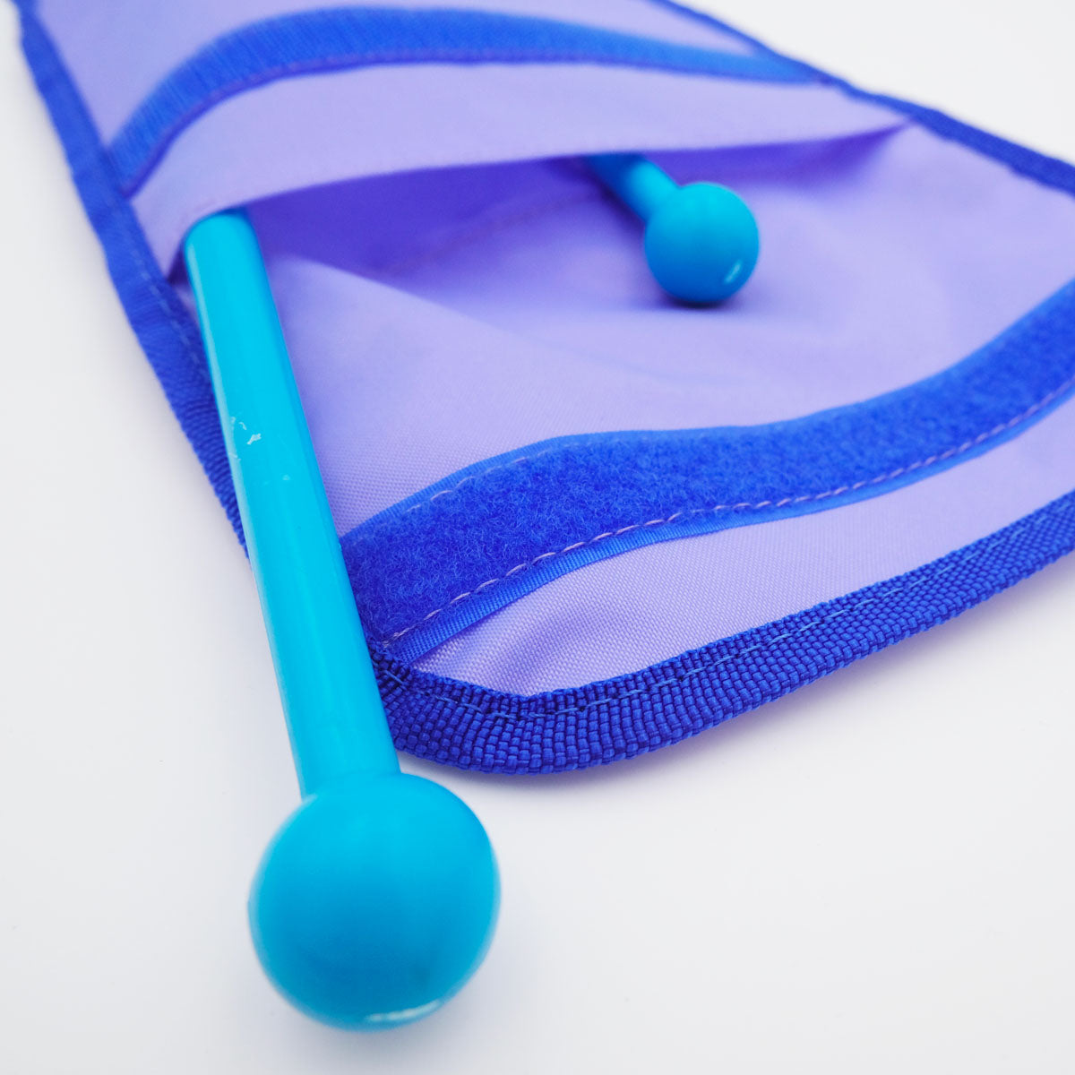 Monochromatic club holder